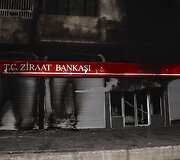 Turkijoje per protestus nuniokotas bankas