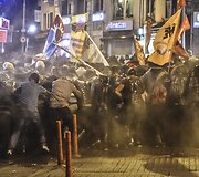 Turkijoje kurdus palaikantys demonstrantai susirėmė su policija