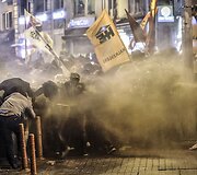 Turkijoje kurdus palaikantys demonstrantai susirėmė su policija