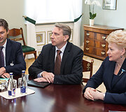 Darius Valys (centre) ir Dalia Grybauskaitė