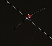 Niko Wallenda pasirodymas 152 metrų auk&scaron;tyje, Čikagoje.