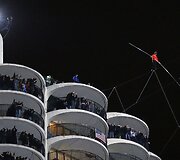 Niko Wallenda pasirodymas 152 metrų auk&scaron;tyje, Čikagoje.