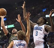 Greivis Vasquezas ir Dewayne'as Dedmonas