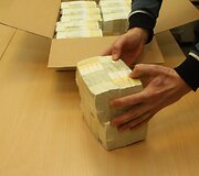 Į Vilnių atvežta euro banknotų siunta