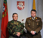 Portugalijos kariuomenės vadas Artur Neves Pina Monteiro ir Lietuvos kariuomenės vadas Jonas Vytautas Žukas