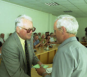 Antanas Laukaitis 2003 m. Lietuvoje pristatė savo autobiografinę knygą &bdquo;Gyvenimo sūkuriuose&ldquo;