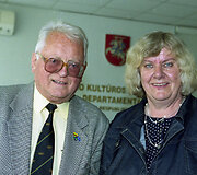 Antanas Laukaitis 2003 m. Lietuvoje pristatė savo autobiografinę knygą &bdquo;Gyvenimo sūkuriuose&ldquo;
