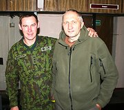 Lietuvos kariuomenės i&scaron;minuotojas perdavė labdaros siuntą Ukrainos kolegoms