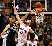 Tayshaunas Prince'as ir Jonas Valančiūnas