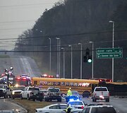 Mokyklinių autobusų avarija Noksvilyje