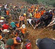 Žemės nuo&scaron;liauža Indonezijoje 