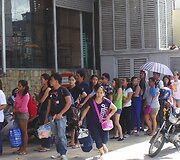 Prie Filipinų artėja galingas taifūnas 