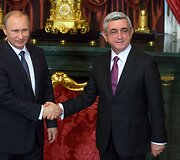 Rusijos prezidentas Vladimiras Putinas ir Armenijos prezidentas Seržas Sargsianas