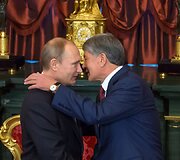 Rusijos prezidentas Vladimiras Putinas ir Kirgizijos prezidentas Almazbekas Atambajevas