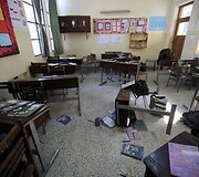 Pe&scaron;avaro miesto mokykla po Talibano kovotojų i&scaron;puolio