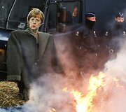 Briuselyje deginamas Angelos Merkel atvaizdas