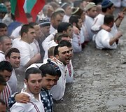 Bulgarijos vyrai Tundžos upėje