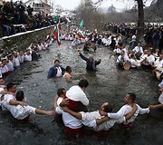 Bulgarijos vyrai Tundžos upėje