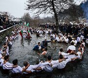 Bulgarijos vyrai Tundžos upėje