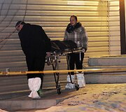 I&scaron;vežamas nužudyto žmogaus kūnas