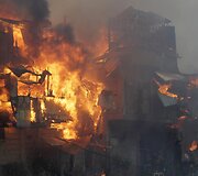 Filipinuose per gaisrą sudegė daugiau kaip 200 namų.