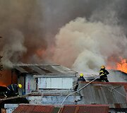 Filipinuose per gaisrą sudegė daugiau kaip 200 namų.