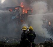 Filipinuose per gaisrą sudegė daugiau kaip 200 namų.