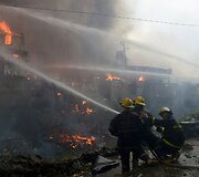 Filipinuose per gaisrą sudegė daugiau kaip 200 namų.