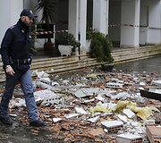 Romoje gaisro ir sprogimo apgadintas daugiabutis.