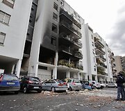 Romoje gaisro ir sprogimo apgadintas daugiabutis.