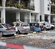 Romoje gaisro ir sprogimo apgadintas daugiabutis.