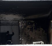 Romoje gaisro ir sprogimo apgadintas daugiabutis.