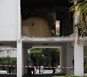 Romoje gaisro ir sprogimo apgadintas daugiabutis.