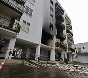 Romoje gaisro ir sprogimo apgadintas daugiabutis.