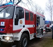 Gaisrinės prie daugiabučio