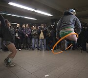 &bdquo;Pasivažinėjimas metropolitenu be kelnių&ldquo; Niujorke
