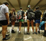 &bdquo;Pasivažinėjimas metropolitenu be kelnių&ldquo; Meksike