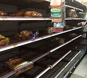 Maisto prekių likučiai vienoje i&scaron; Niujorko parduotuvių.