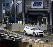 I&scaron; laivo &bdquo;Hoegh Osaka&ldquo; i&scaron;varomas automobilis