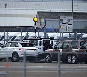I&scaron; laivo &bdquo;Hoegh Osaka&ldquo; i&scaron;varyti automobiliai