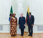 Lietuvos prezidentė Dalia Grybauskaitė priėmė Jungtinės Tanzanijos Respublikos ambasadorės skiriamuosius ra&scaron;tus