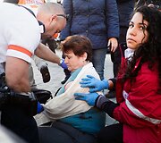 Tel Avivo autobuse palestinietis peiliu sužeidė 10 žmonių.