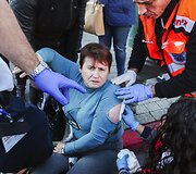 Tel Avivo autobuse palestinietis peiliu sužeidė 10 žmonių.