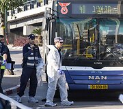 Tel Avivo autobuse palestinietis peiliu sužeidė 10 žmonių.