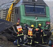 Prancūzijoje traukinys pervažoje atsitrenkė į vilkiką