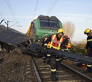 Prancūzijoje traukinys pervažoje atsitrenkė į vilkiką