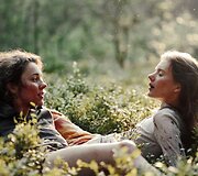Filmas &bdquo;Sangailė&ldquo; - Aistė Diržiūtė Sangailėje (kairėje) ir Julija Steponaitytė