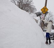 Bostone i&scaron;krito rekordinis sniego kiekis