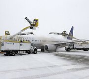 Nuo lėktuvo valomas ledas