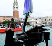 Pianistas Paolo Zanarella Venecijos karnavale 